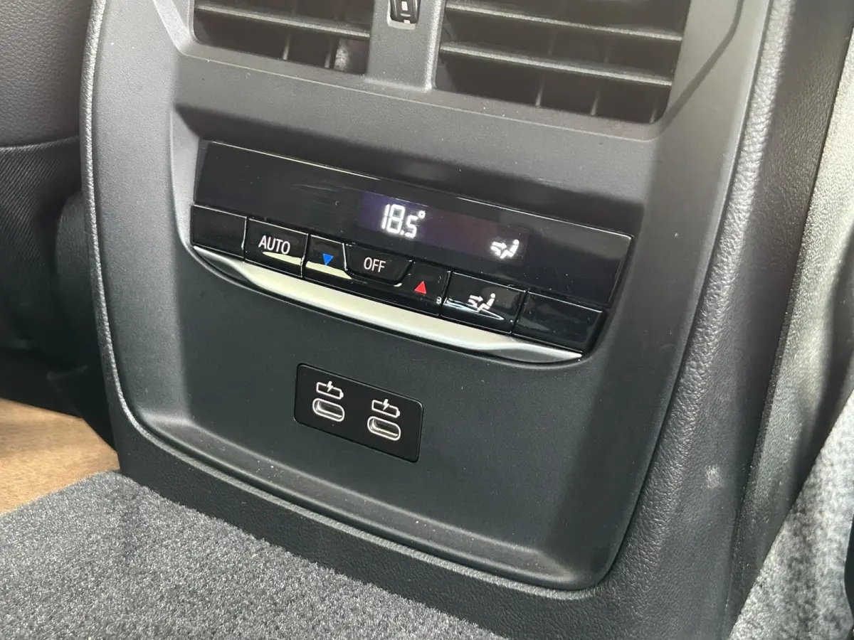 318i Business Edition M-Sport Full Led Carplay Automaat Digital Dash Camera Leder Cruise Navi