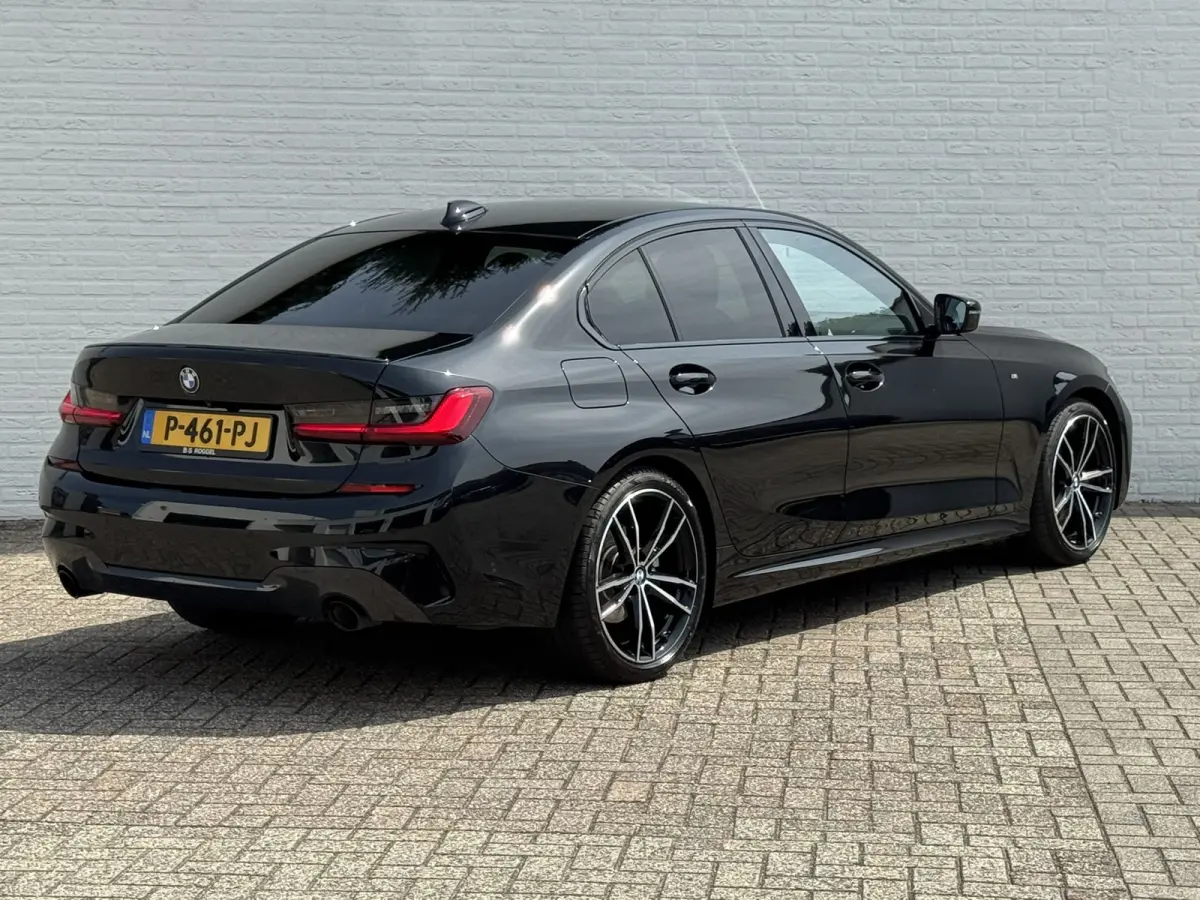 318i Business Edition M-Sport Full Led Carplay Automaat Digital Dash Camera Leder Cruise Navi