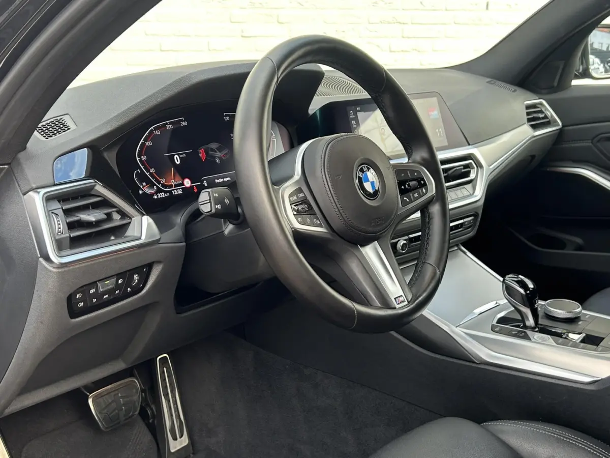318i Business Edition M-Sport Full Led Carplay Automaat Digital Dash Camera Leder Cruise Navi