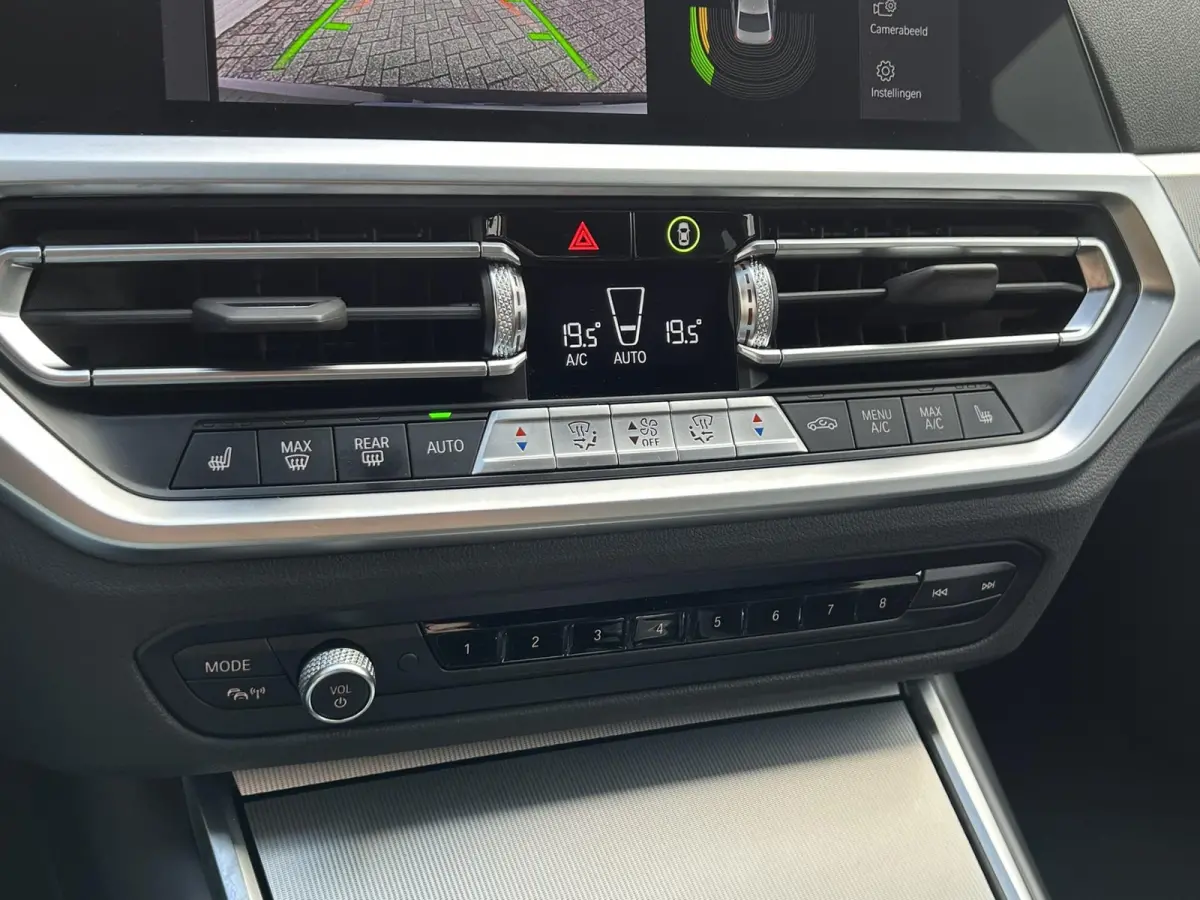 318i Business Edition M-Sport Full Led Carplay Automaat Digital Dash Camera Leder Cruise Navi