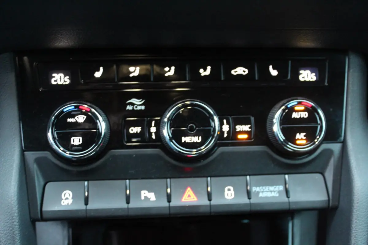 1.0 TSI Business Edition Plus 110PK | Parkeercamera | Apple/Android Carplay | Climate Control | Stoelverwarming