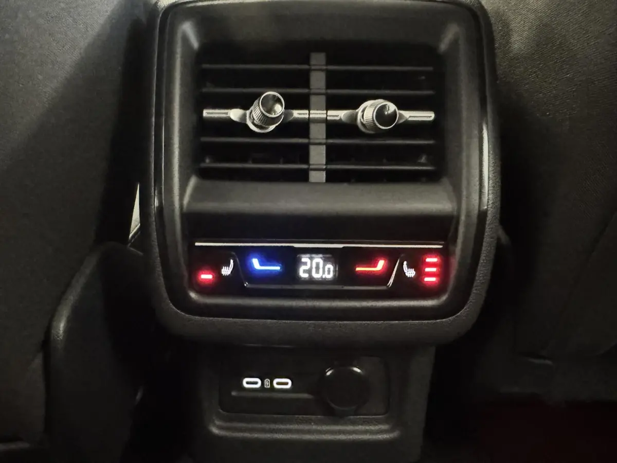 1.5 TSI PHEV Business SOH100% Full LED Adaptive cruis Climate Stoel-Stuurverwarming Apple / Android Navi Camera