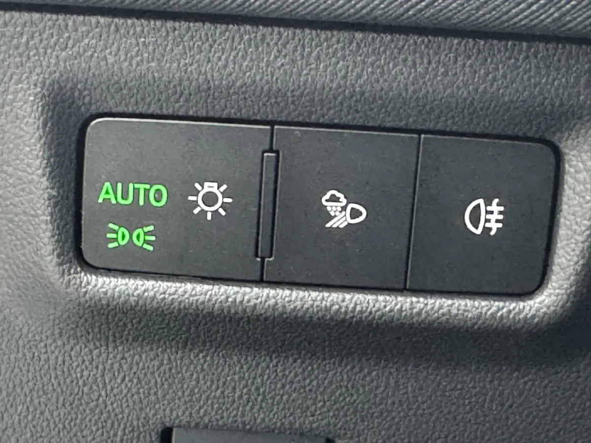 1.5 TSI PHEV Business SOH100% Full LED Adaptive cruis Climate Stoel-Stuurverwarming Apple / Android Navi Camera