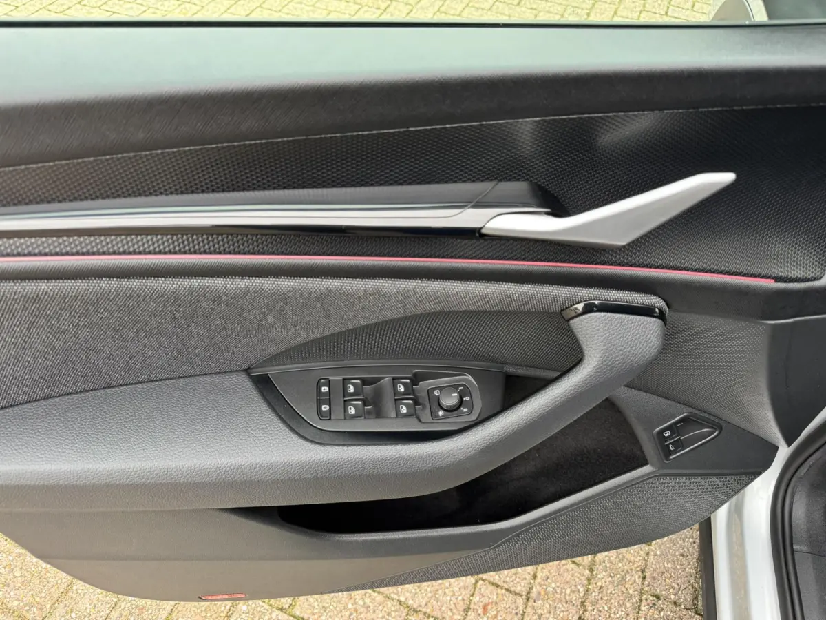 1.5 TSI PHEV Business SOH100% Full LED Adaptive cruis Climate Stoel-Stuurverwarming Apple / Android Navi Camera