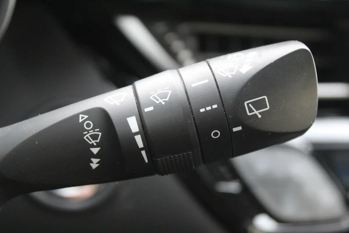 1.8 Hybrid l Adaptief Cruise control l Parkeer camera l LED l Airco l Apple CarPlay/Android Auto