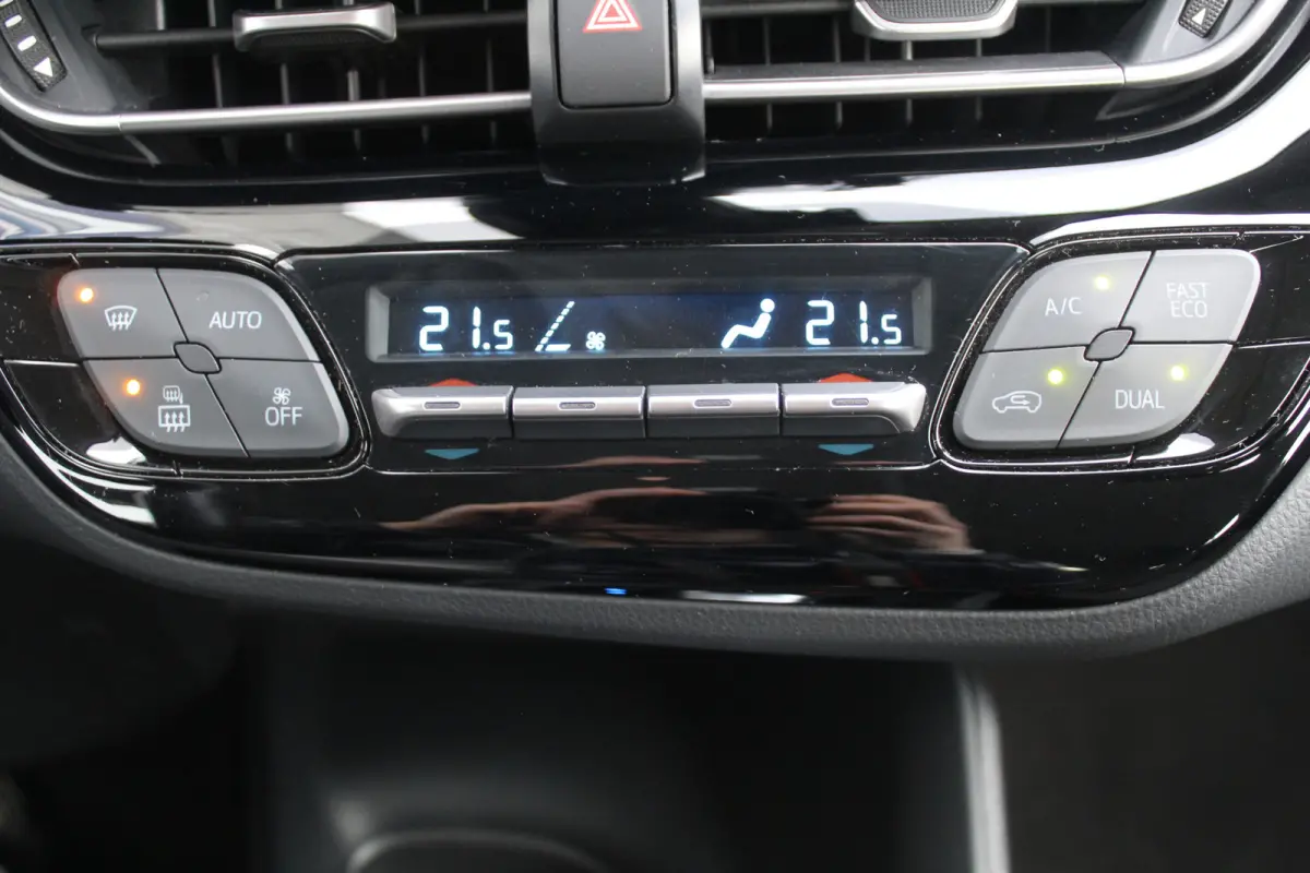 1.8 Hybrid l Adaptief Cruise control l Parkeer camera l LED l Airco l Apple CarPlay/Android Auto