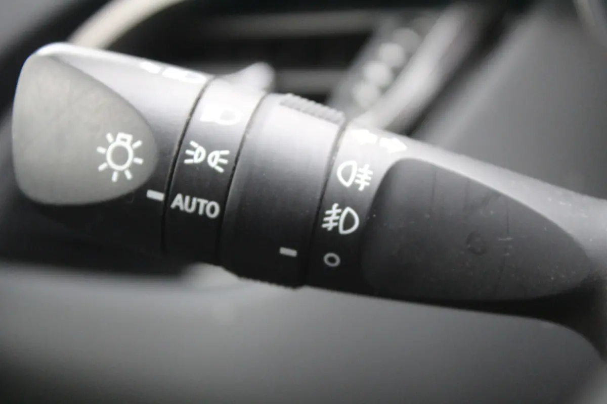 1.8 Hybrid l Adaptief Cruise control l Parkeer camera l LED l Airco l Apple CarPlay/Android Auto