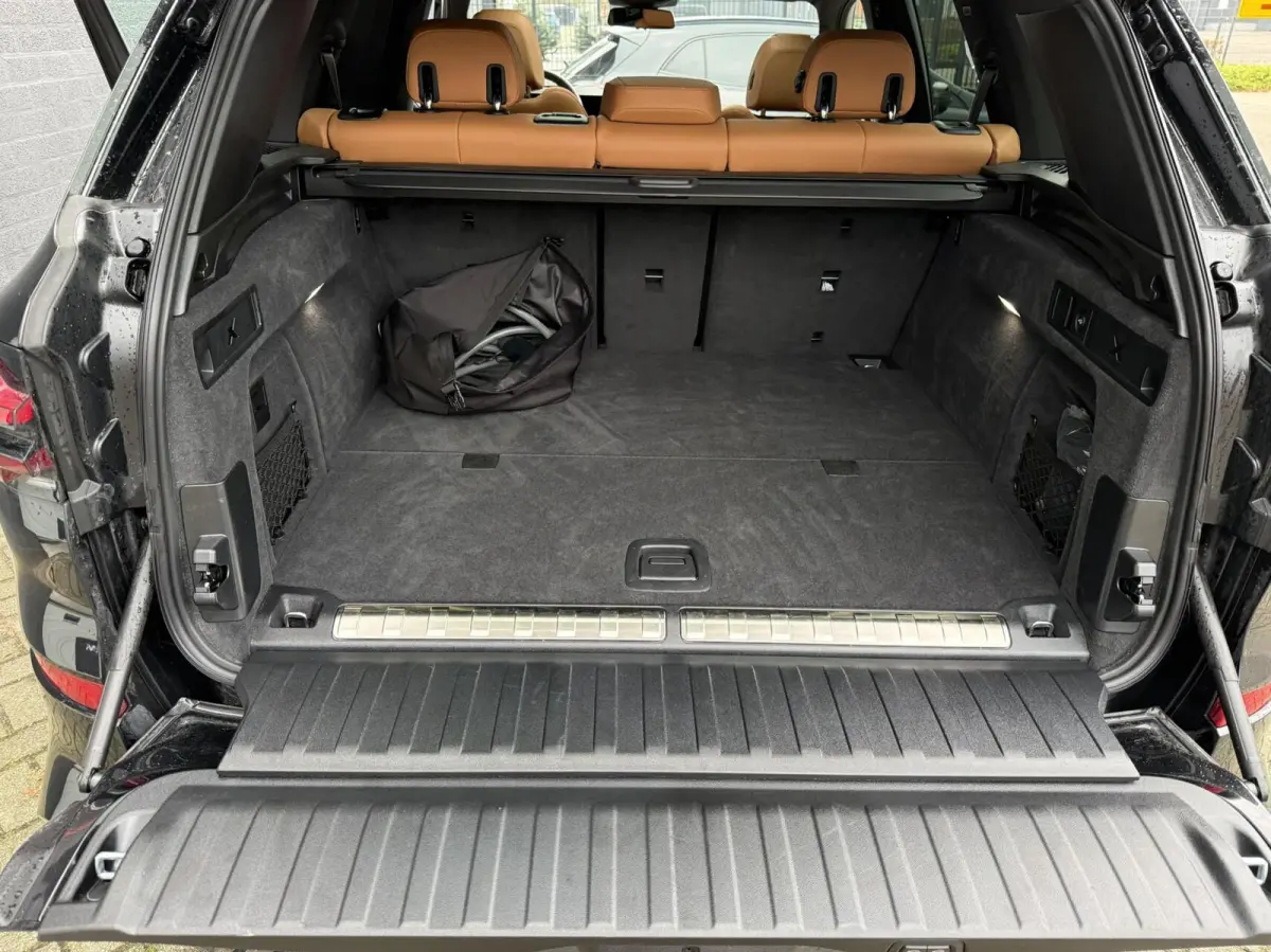 xDrive50e M SPORT HEADUP Achterasbesturing PANO 22 INCH TREKHAAK
