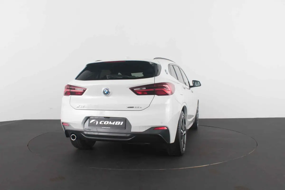 xDrive 25e M Sport 220pk/Pano.schuif/Memory/19 inch/Shadow-Line