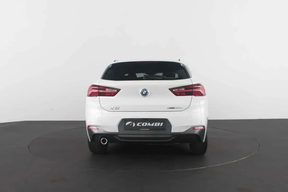 xDrive 25e M Sport 220pk/Pano.schuif/Memory/19 inch/Shadow-Line