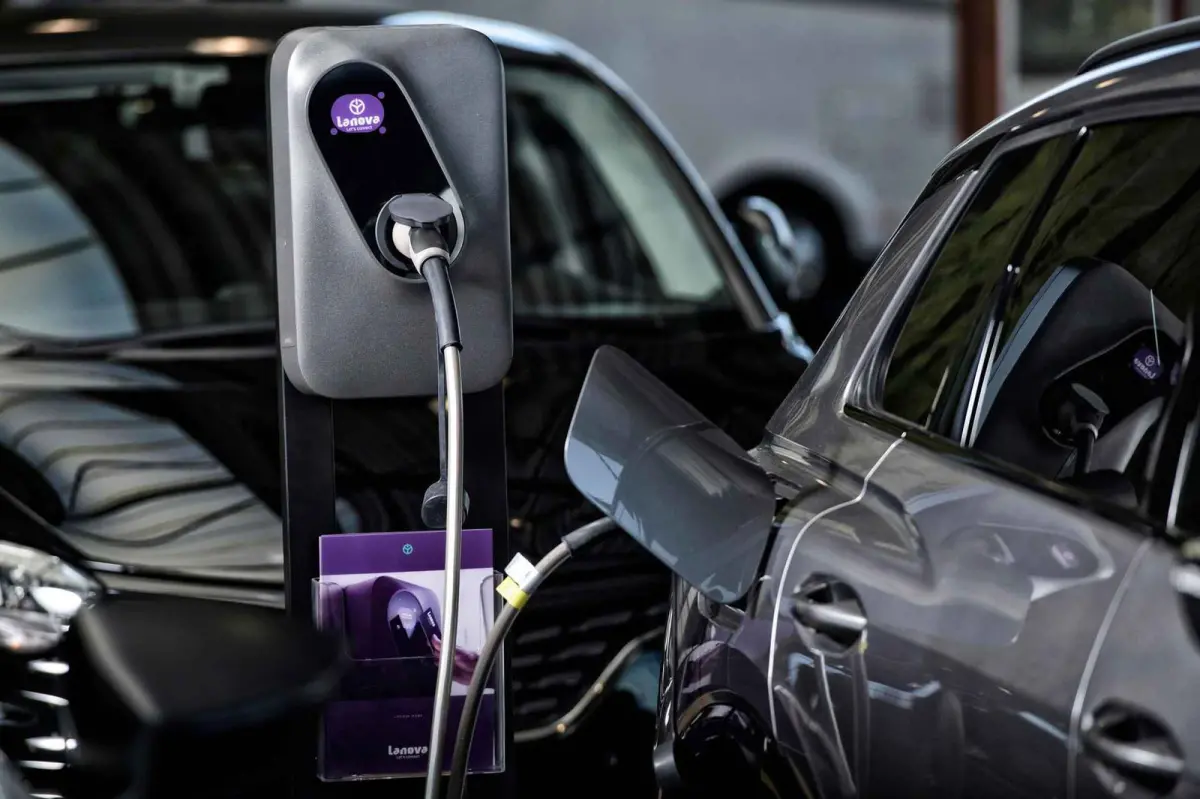xDrive 25e M Sport 220pk/Pano.schuif/Memory/19 inch/Shadow-Line