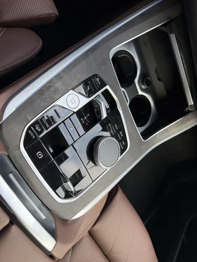 xDrive50e M SPORT PANO HEAD UP 22`` DRAVITGRAU