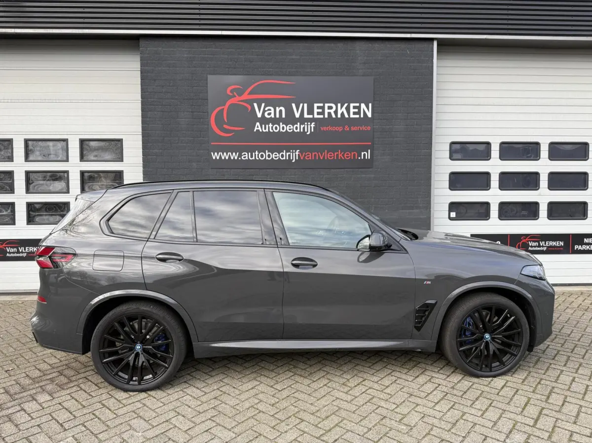 xDrive50e M SPORT PANO HEAD UP 22`` DRAVITGRAU