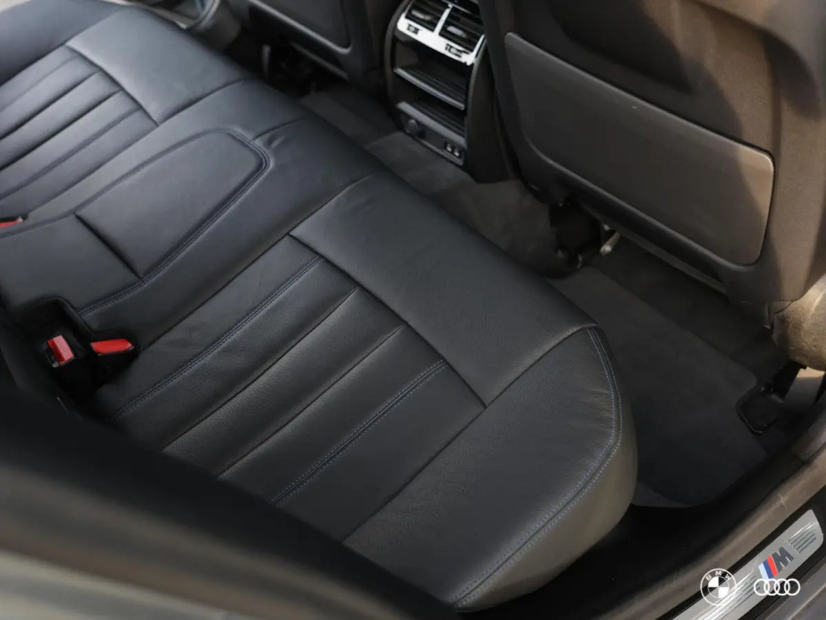 530E M SPORT / PANODAK / LEDER / STOELVW / CARPLAY / 18"