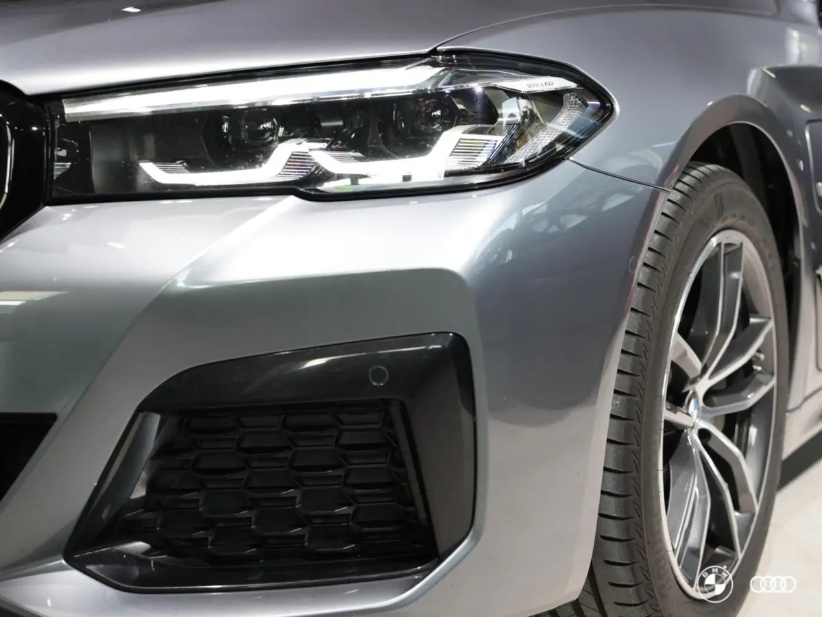 530E M SPORT / PANODAK / LEDER / STOELVW / CARPLAY / 18"