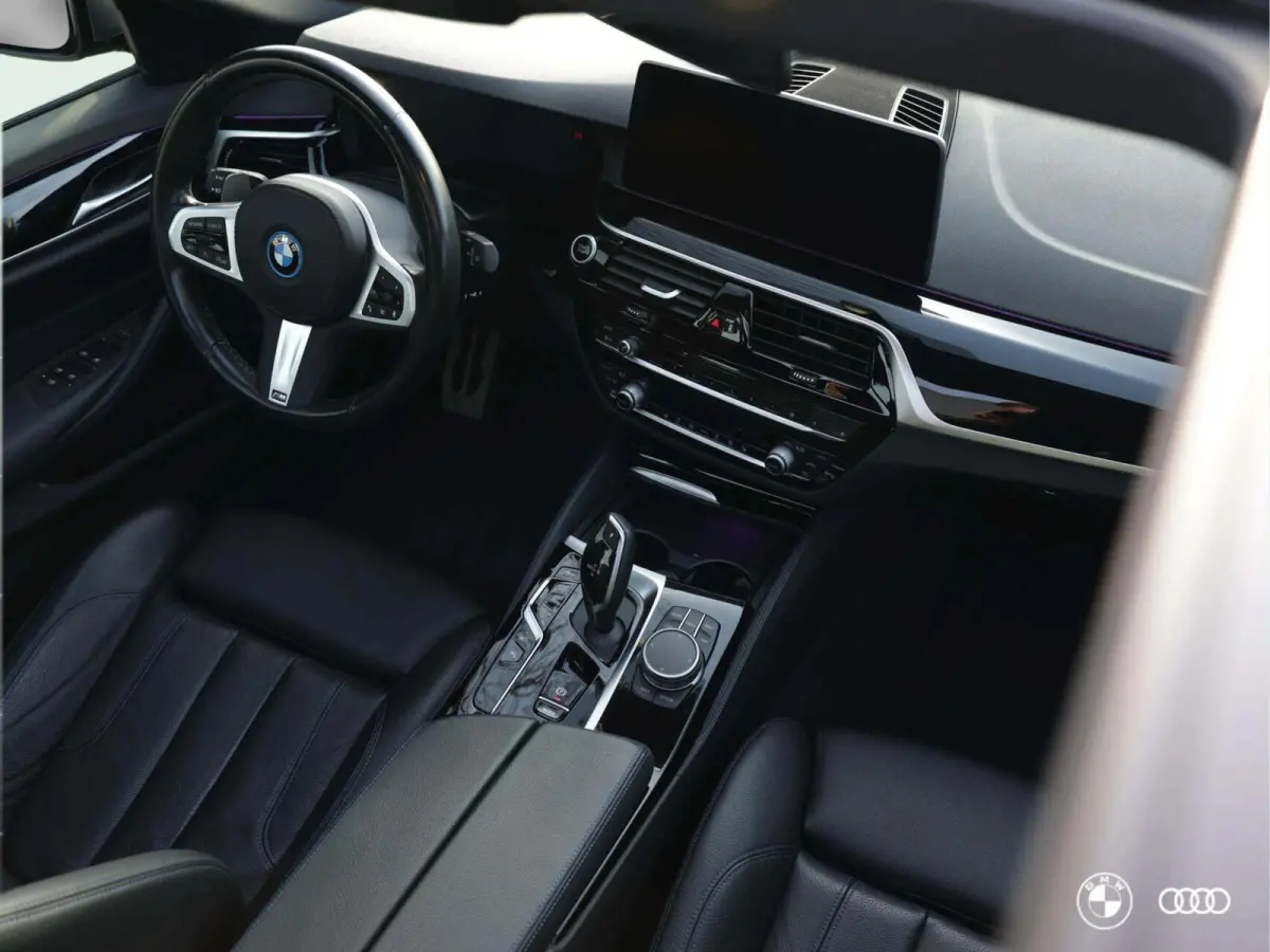 530E M SPORT / PANODAK / LEDER / STOELVW / CARPLAY / 18"