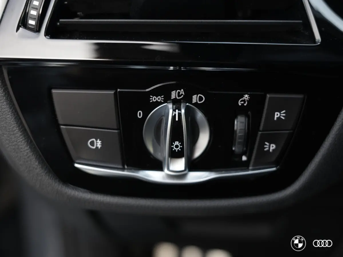 530E M SPORT / PANODAK / LEDER / STOELVW / CARPLAY / 18"
