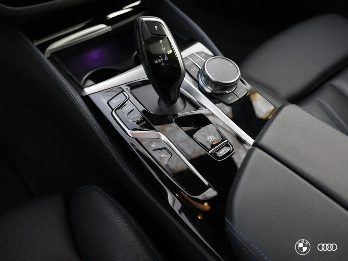 530E M SPORT / PANODAK / LEDER / STOELVW / CARPLAY / 18"