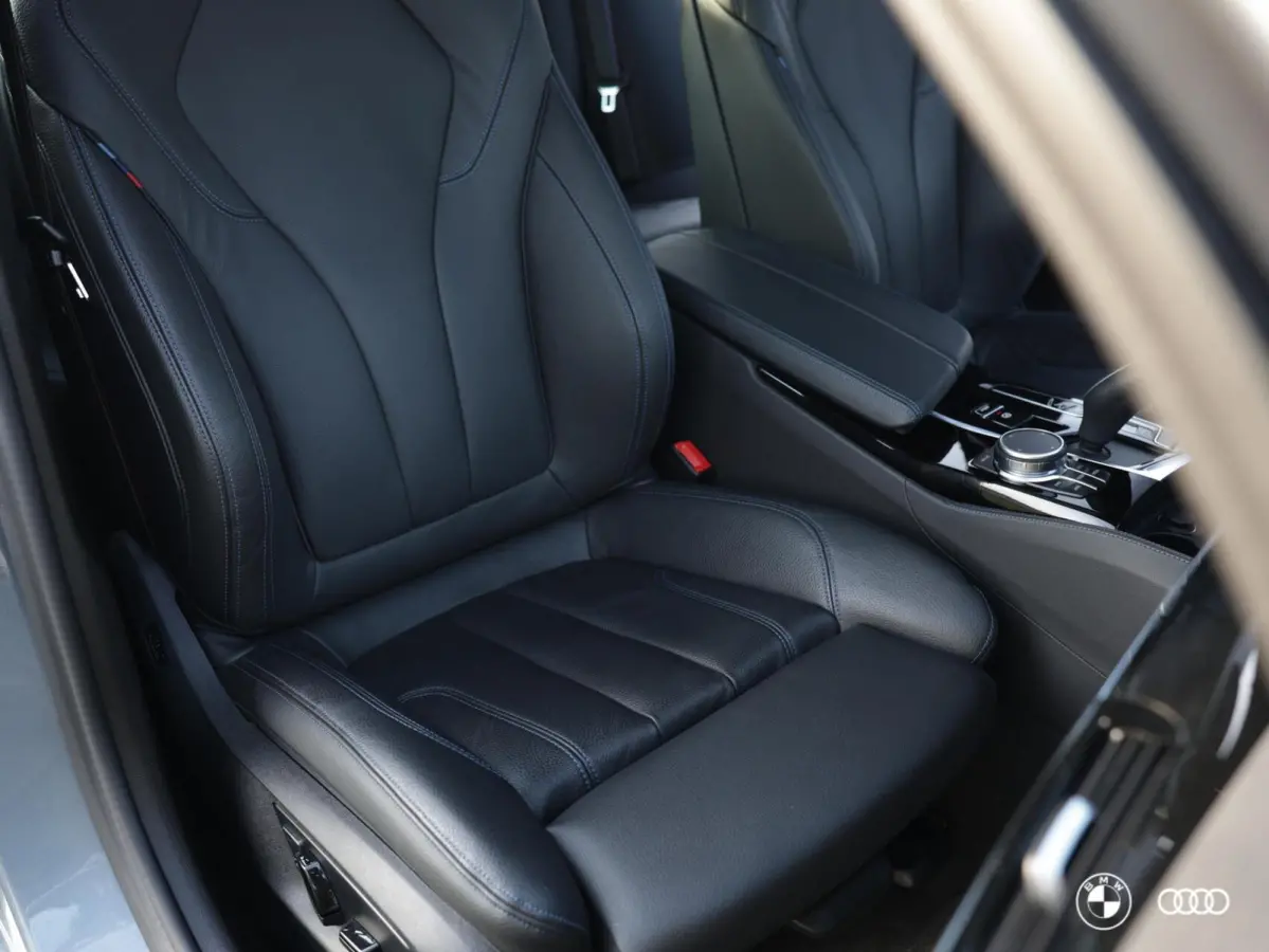 530E M SPORT / PANODAK / LEDER / STOELVW / CARPLAY / 18"