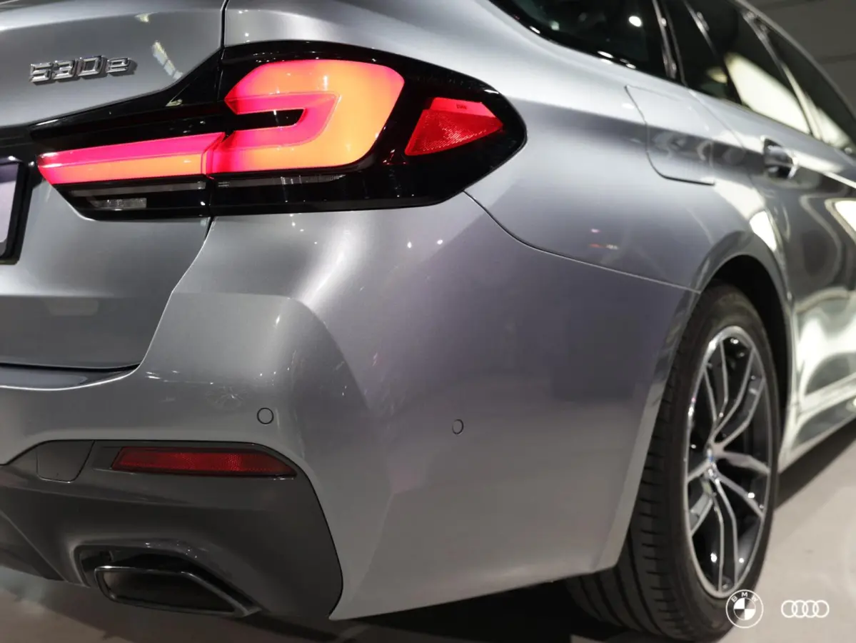 530E M SPORT / PANODAK / LEDER / STOELVW / CARPLAY / 18"
