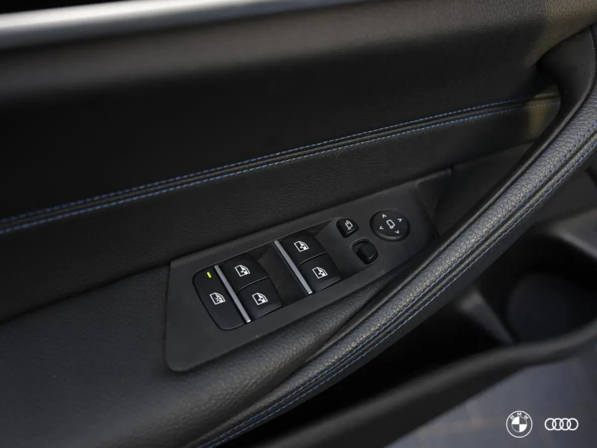 530E M SPORT / PANODAK / LEDER / STOELVW / CARPLAY / 18"