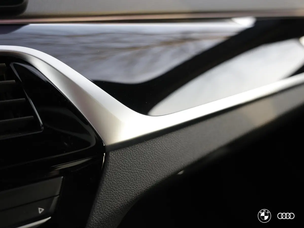 530E M SPORT / PANODAK / LEDER / STOELVW / CARPLAY / 18"
