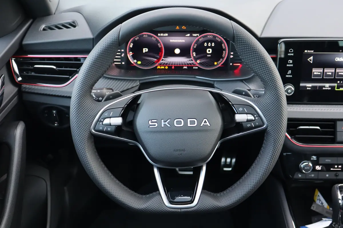 Monte Carlo | Achteruitrijcamera | Cruise control met speedlimiter | Driver Activity Assistant, vermoeidheid waarschuwingssysteem