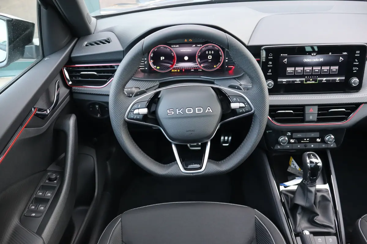 Monte Carlo | Achteruitrijcamera | Cruise control met speedlimiter | Driver Activity Assistant, vermoeidheid waarschuwingssysteem