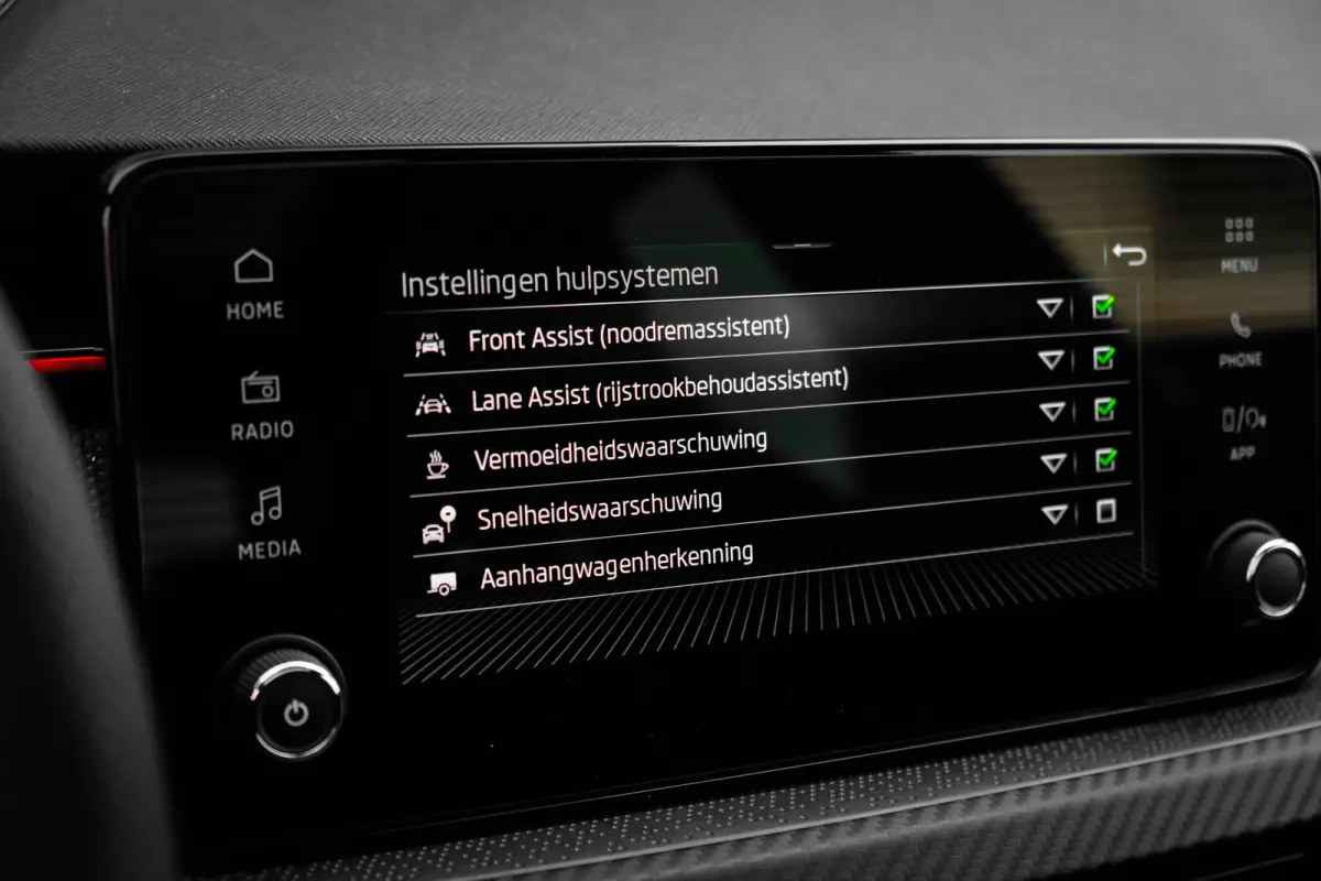 Monte Carlo | Achteruitrijcamera | Cruise control met speedlimiter | Driver Activity Assistant, vermoeidheid waarschuwingssysteem
