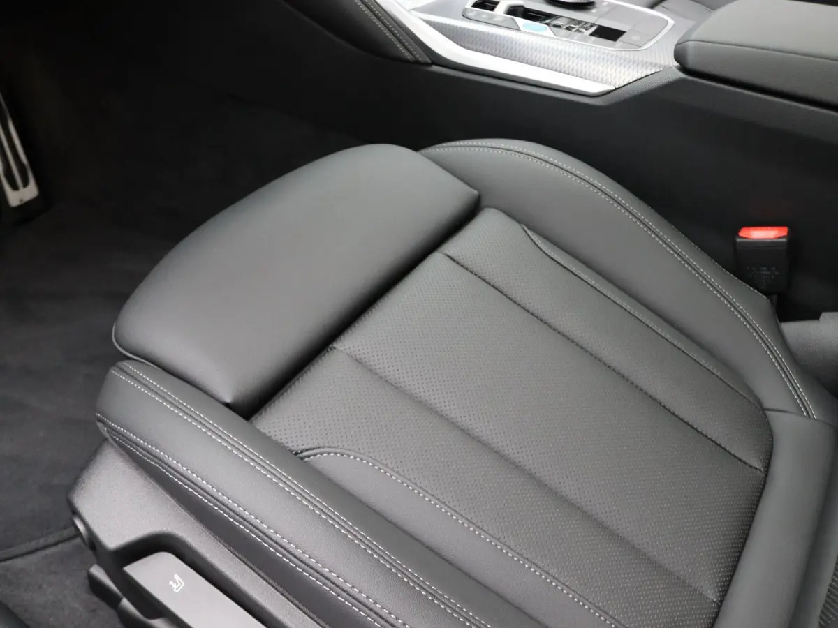 eDrive35 M Sportpakket Pro | SoH 100% | Innovation Pack | Comfort Pack | Stuurwielrand Verwarmd | Comfort Access | Trekhaak | Schuifdak | Driving Assistant Professional | DAB | HiFi | 19''