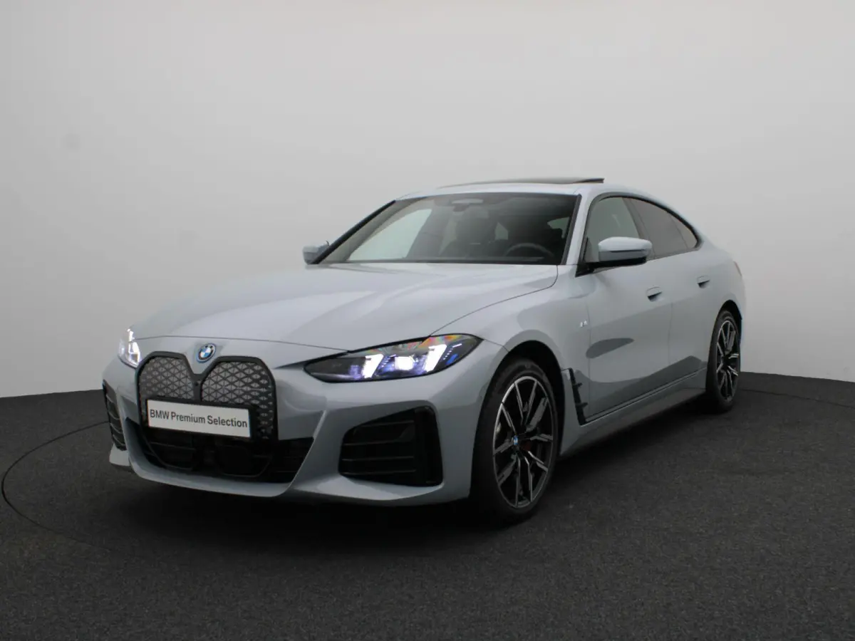 eDrive35 M Sportpakket Pro | SoH 100% | Innovation Pack | Comfort Pack | Stuurwielrand Verwarmd | Comfort Access | Trekhaak | Schuifdak | Driving Assistant Professional | DAB | HiFi | 19''