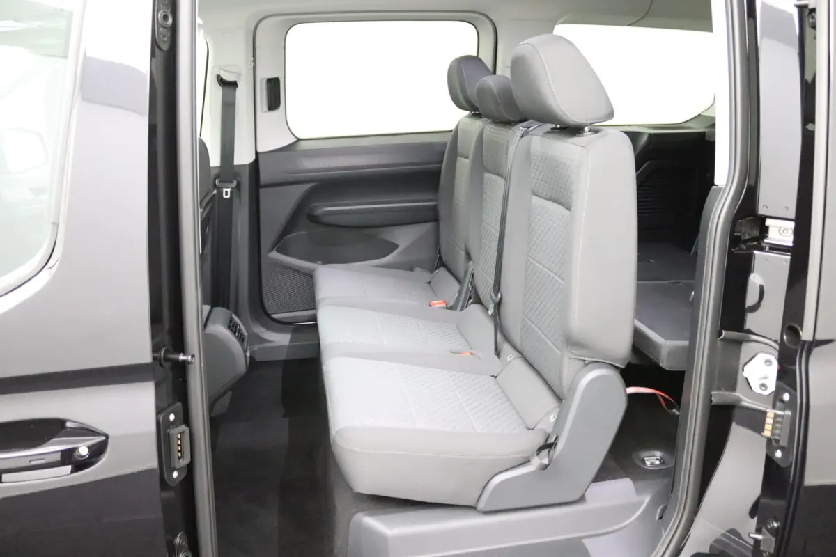 1.5 PHEV Titanium 7 Persoons | 7-Persoons | Camera | Dubbele Schuifdeur | Adaptive Cruise | BLIS | Navigatie | Stoel/Stuurverwarming