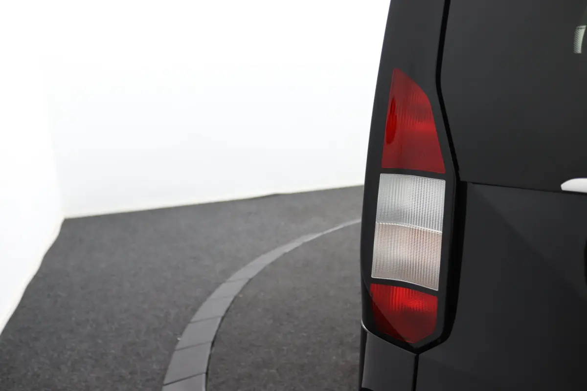 1.5 PHEV Titanium 7 Persoons | 7-Persoons | Camera | Dubbele Schuifdeur | Adaptive Cruise | BLIS | Navigatie | Stoel/Stuurverwarming