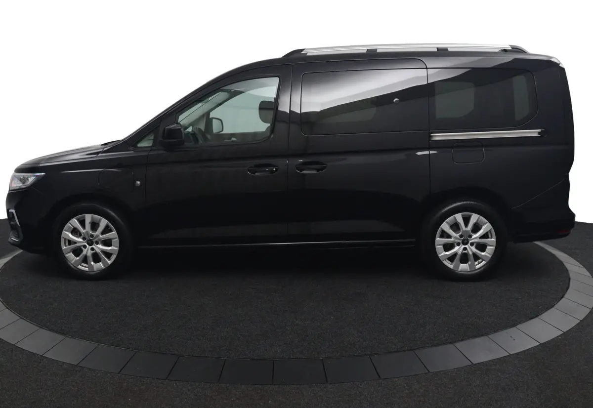 1.5 PHEV Titanium 7 Persoons | 7-Persoons | Camera | Dubbele Schuifdeur | Adaptive Cruise | BLIS | Navigatie | Stoel/Stuurverwarming