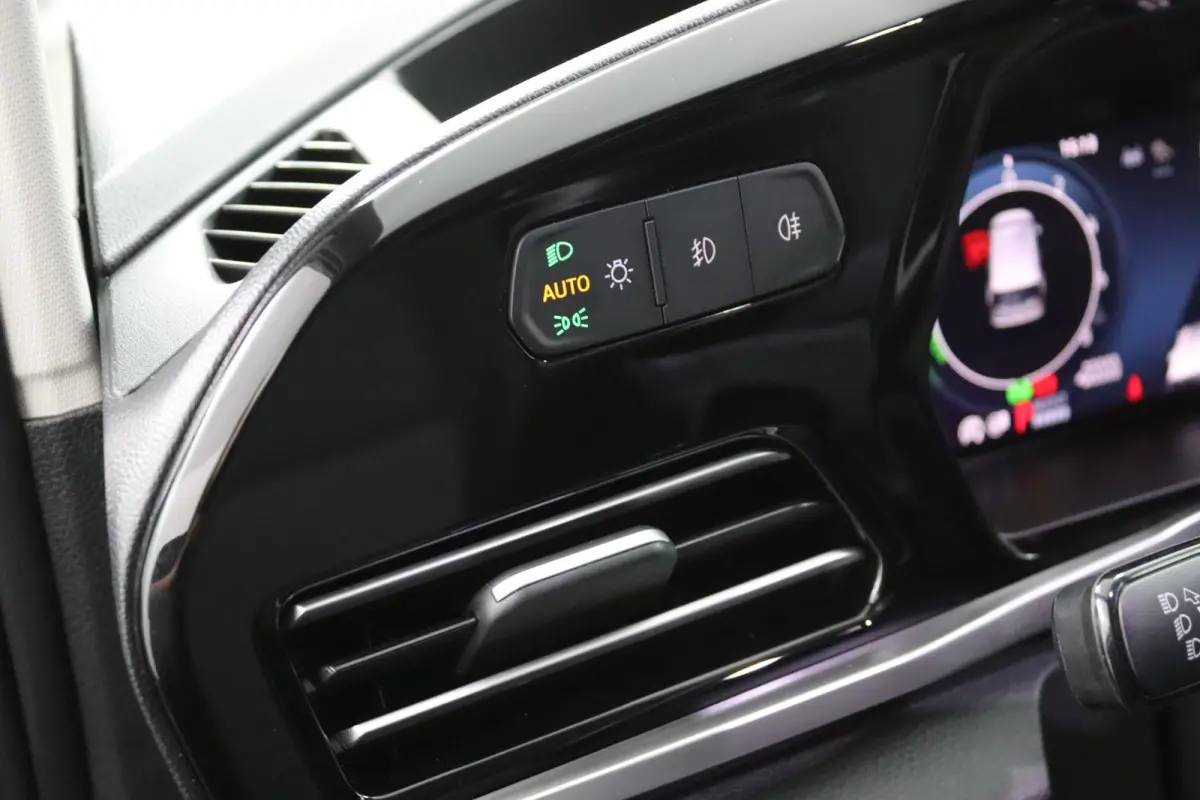 1.5 PHEV Titanium 7 Persoons | 7-Persoons | Camera | Dubbele Schuifdeur | Adaptive Cruise | BLIS | Navigatie | Stoel/Stuurverwarming