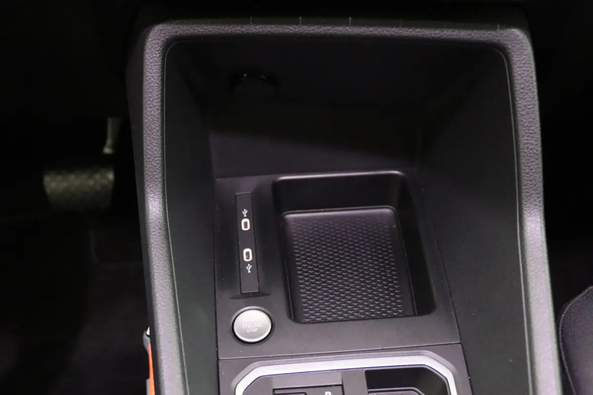 1.5 PHEV Titanium 7 Persoons | 7-Persoons | Camera | Dubbele Schuifdeur | Adaptive Cruise | BLIS | Navigatie | Stoel/Stuurverwarming