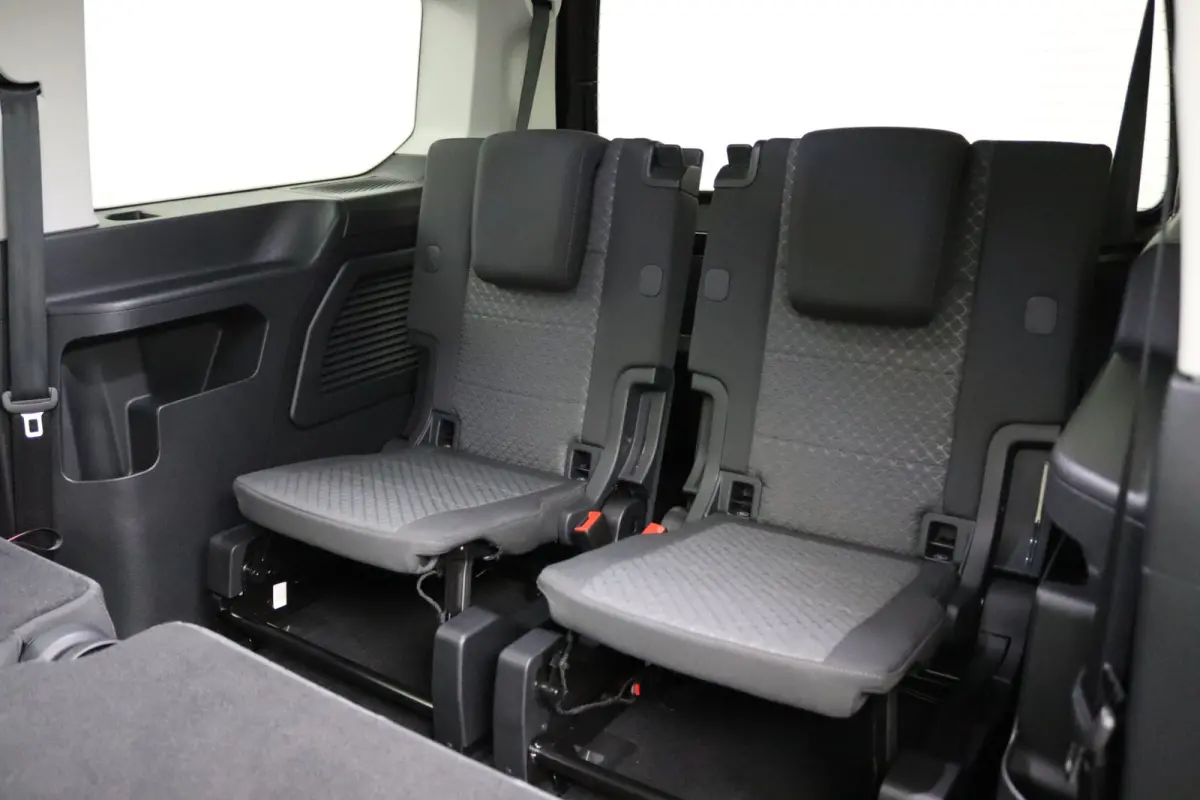 1.5 PHEV Titanium 7 Persoons | 7-Persoons | Camera | Dubbele Schuifdeur | Adaptive Cruise | BLIS | Navigatie | Stoel/Stuurverwarming