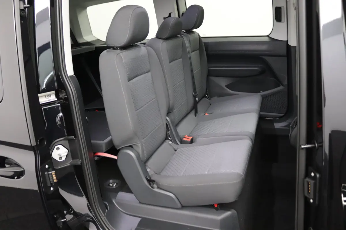 1.5 PHEV Titanium 7 Persoons | 7-Persoons | Camera | Dubbele Schuifdeur | Adaptive Cruise | BLIS | Navigatie | Stoel/Stuurverwarming