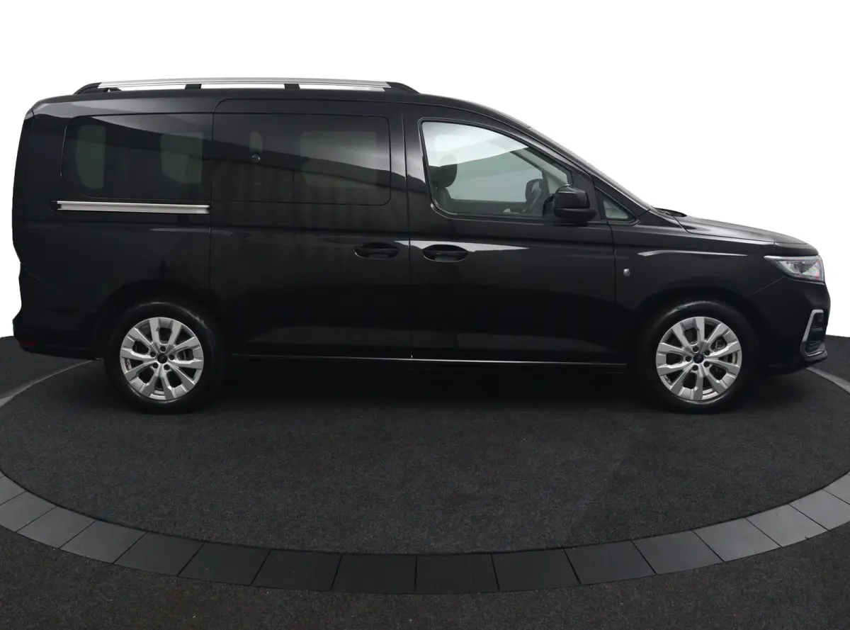 1.5 PHEV Titanium 7 Persoons | 7-Persoons | Camera | Dubbele Schuifdeur | Adaptive Cruise | BLIS | Navigatie | Stoel/Stuurverwarming