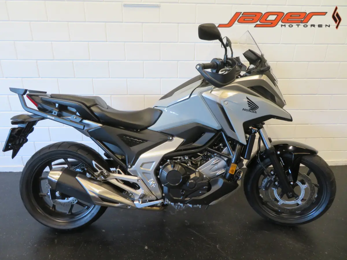 Honda 750X 2023 Benzine Onbekend leasen