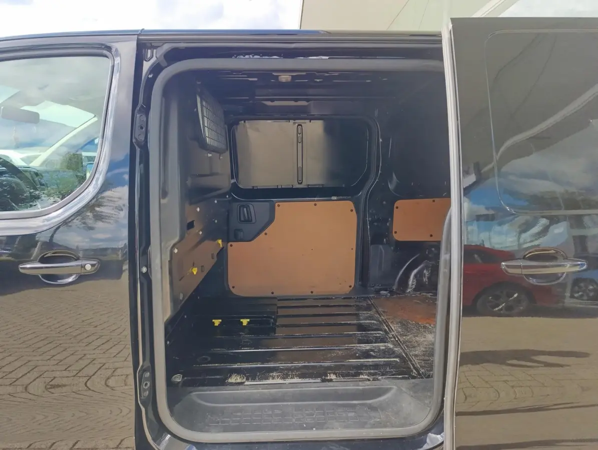 231L 2.0 BlueHDI 180 Premium Pack | Navigatie | Automaat