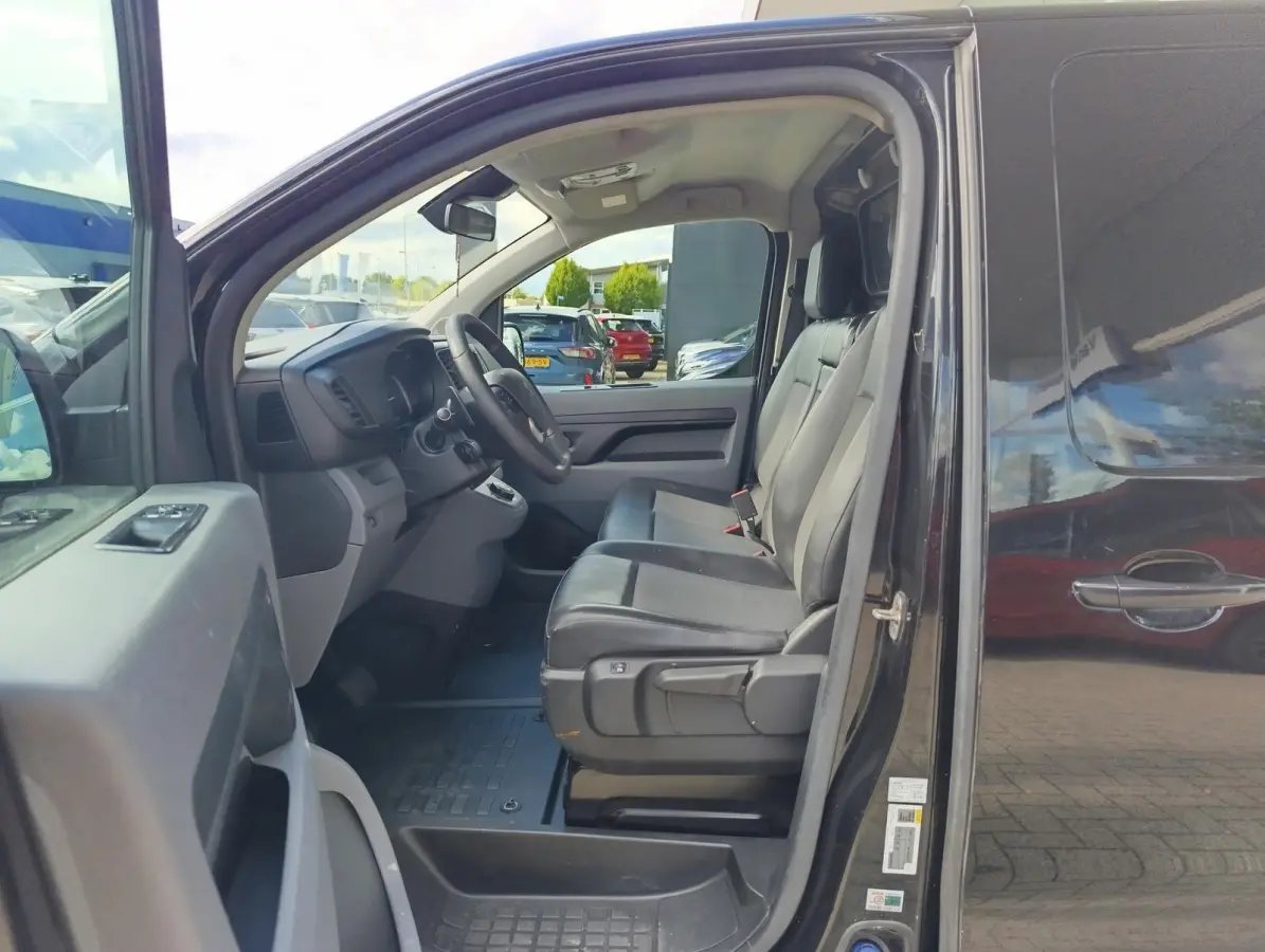 231L 2.0 BlueHDI 180 Premium Pack | Navigatie | Automaat