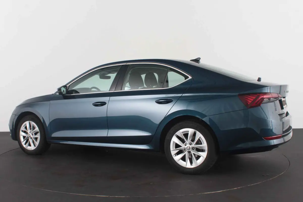 1.5 e-TSI Business Edition Plus 150pk DSG/Lava Blue Metallic/Cruise control adaptief