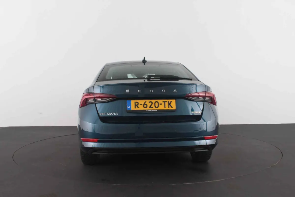 1.5 e-TSI Business Edition Plus 150pk DSG/Lava Blue Metallic/Cruise control adaptief