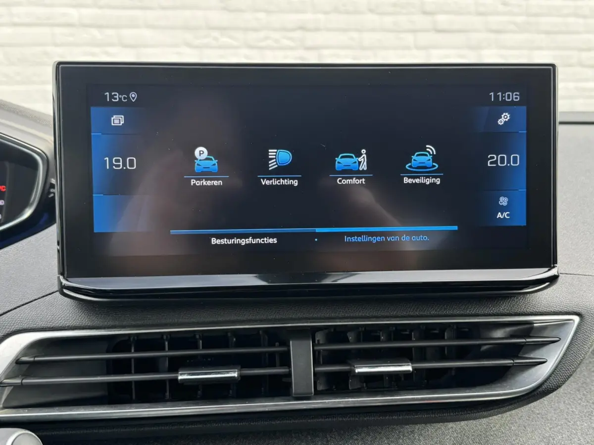 1.2 PureTech Premium Automaat Trekhaak Cruise Climate Digitaal Dashboard Led 360 Camera Carplay Riem is vervangen