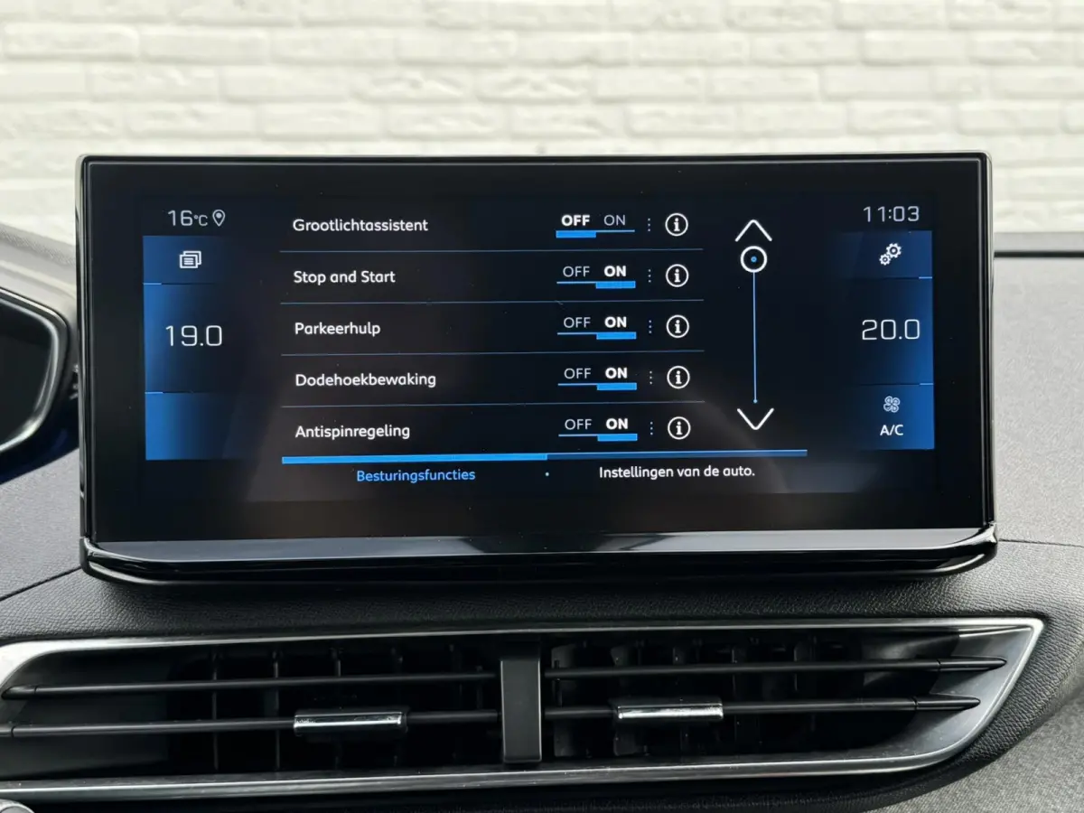 1.2 PureTech Premium Automaat Trekhaak Cruise Climate Digitaal Dashboard Led 360 Camera Carplay Riem is vervangen
