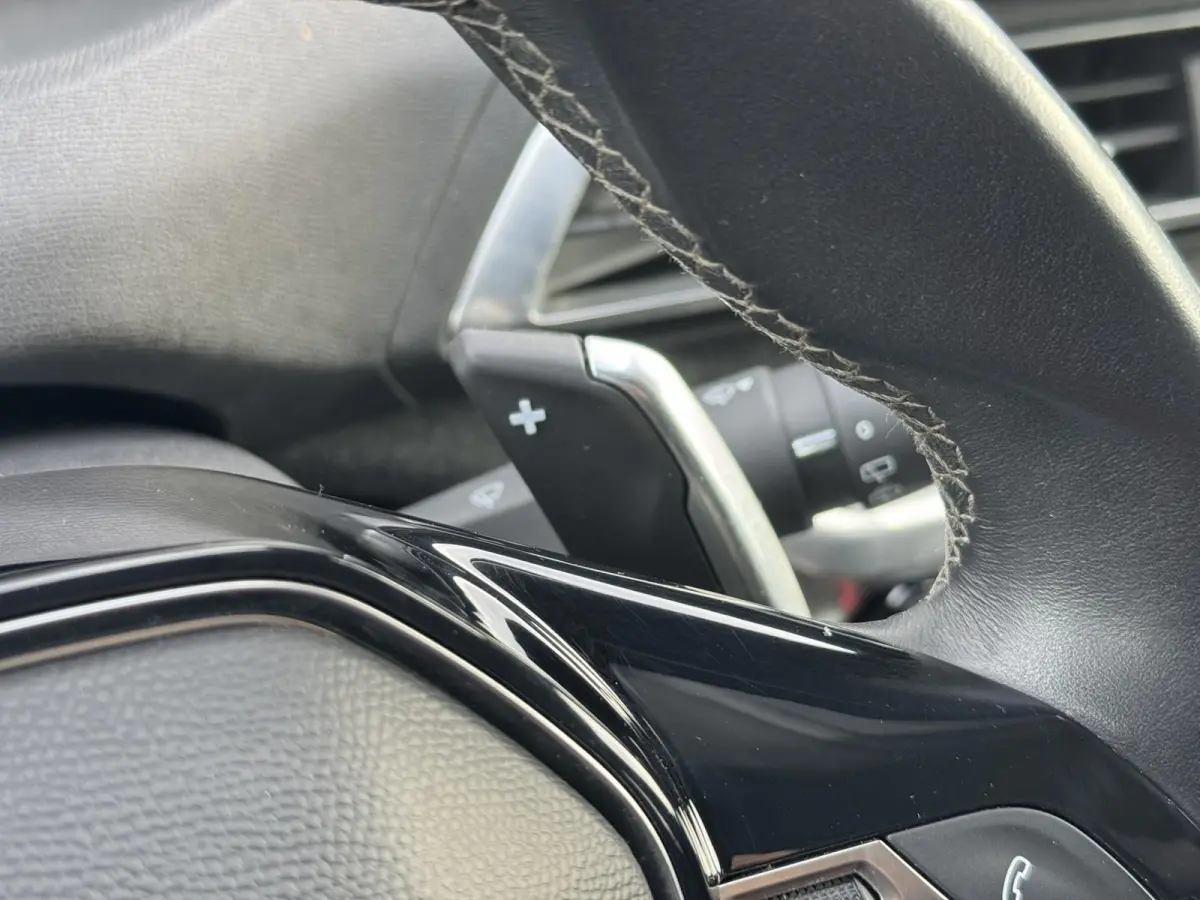 1.2 PureTech Premium Automaat Trekhaak Cruise Climate Digitaal Dashboard Led 360 Camera Carplay Riem is vervangen