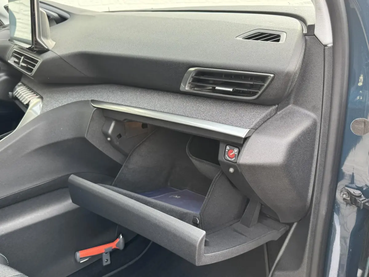 1.2 PureTech Premium Automaat Trekhaak Cruise Climate Digitaal Dashboard Led 360 Camera Carplay Riem is vervangen
