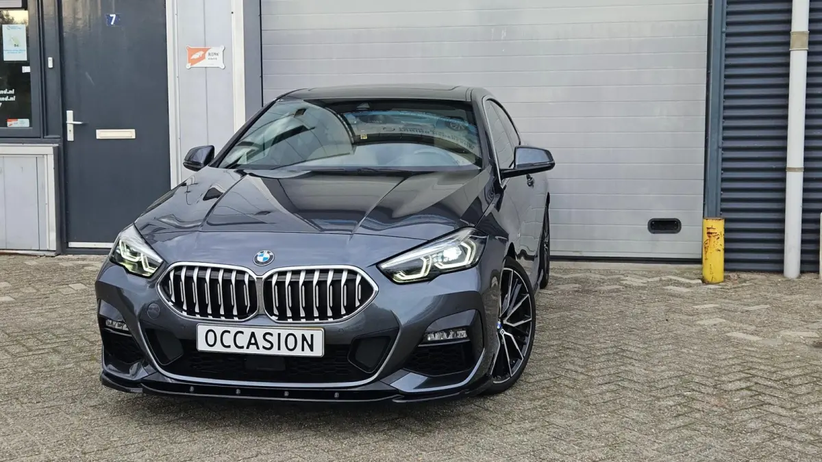 220i High Executive | M-pakket | Pano | Head-Up | Harman Kardon | Camera