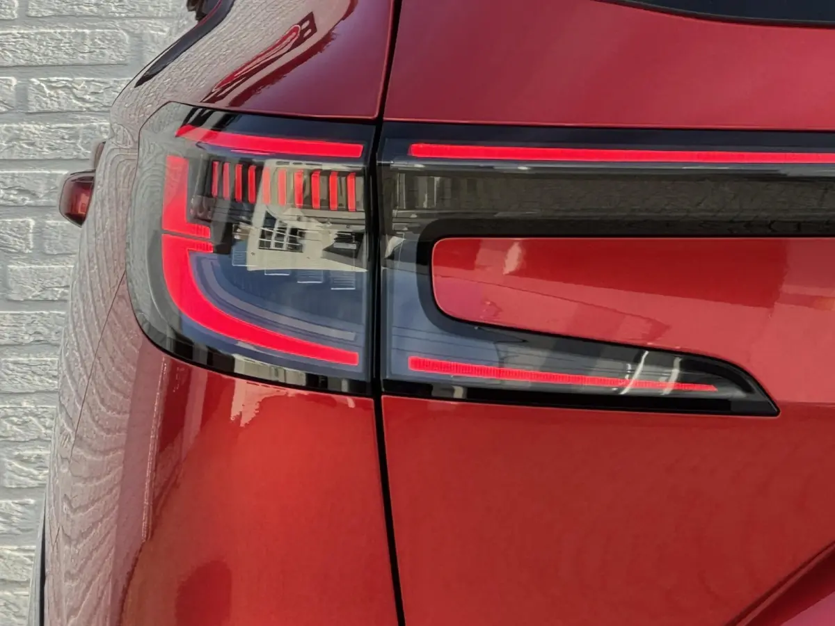 1.3 mild hybrid Automaat Climate control Cruise control Navi Apple Android DAB Achteruitrijcamera